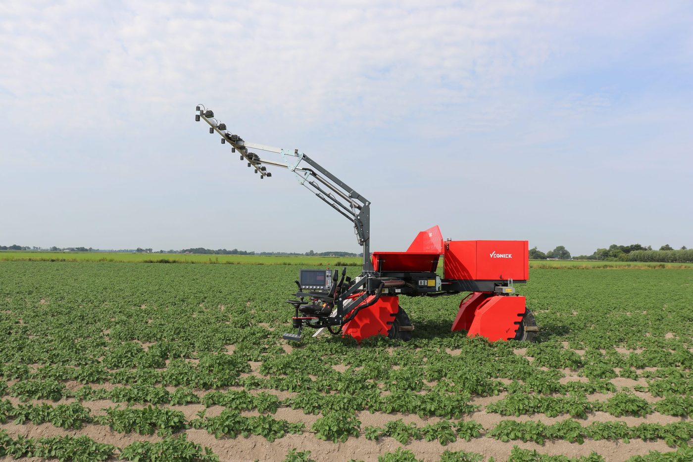 De SelectoVision-selectiewagen met camerabalk in een aardappelperceel